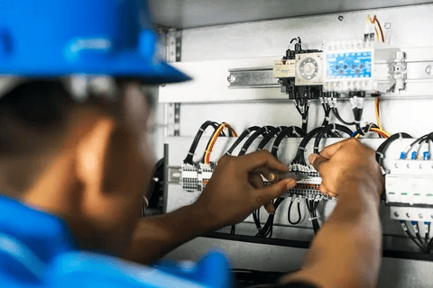 How Electrical Estimating Services Reduce Financial Risk