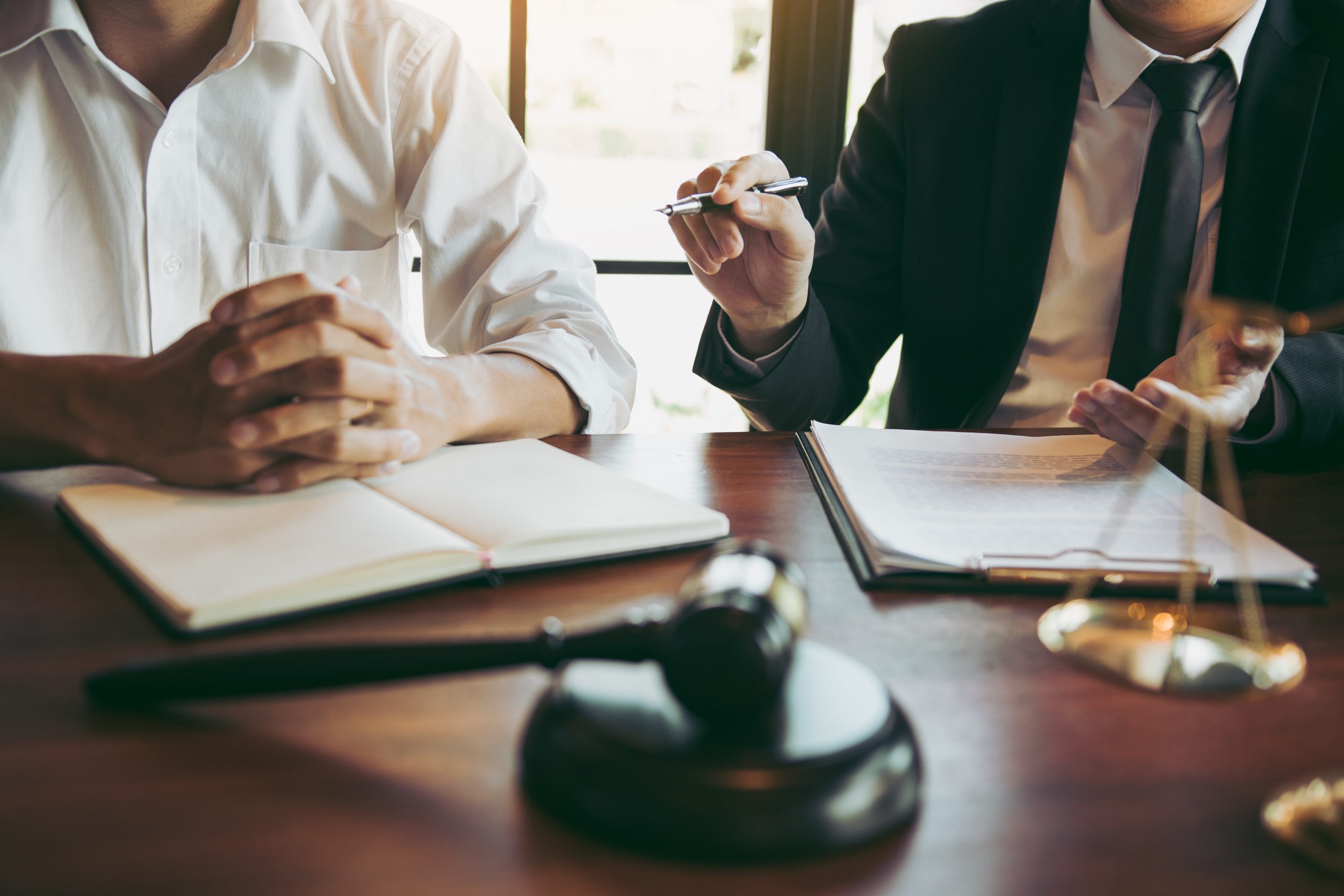 How a Commercial Litigation Lawyer Helps You Win Business Disputes