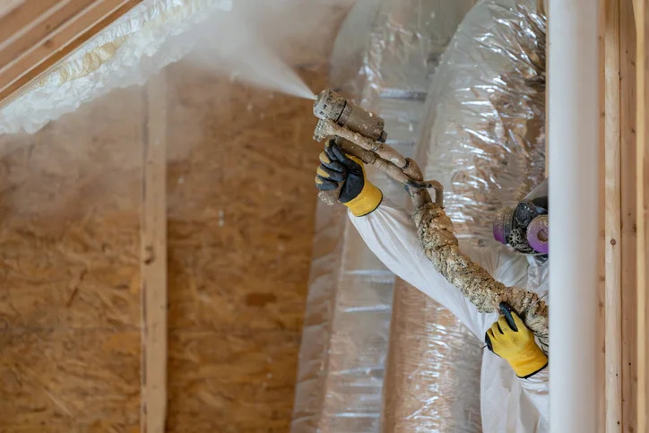 Where Can I Find the Best Spray Foam Insulation Des Moines Services?