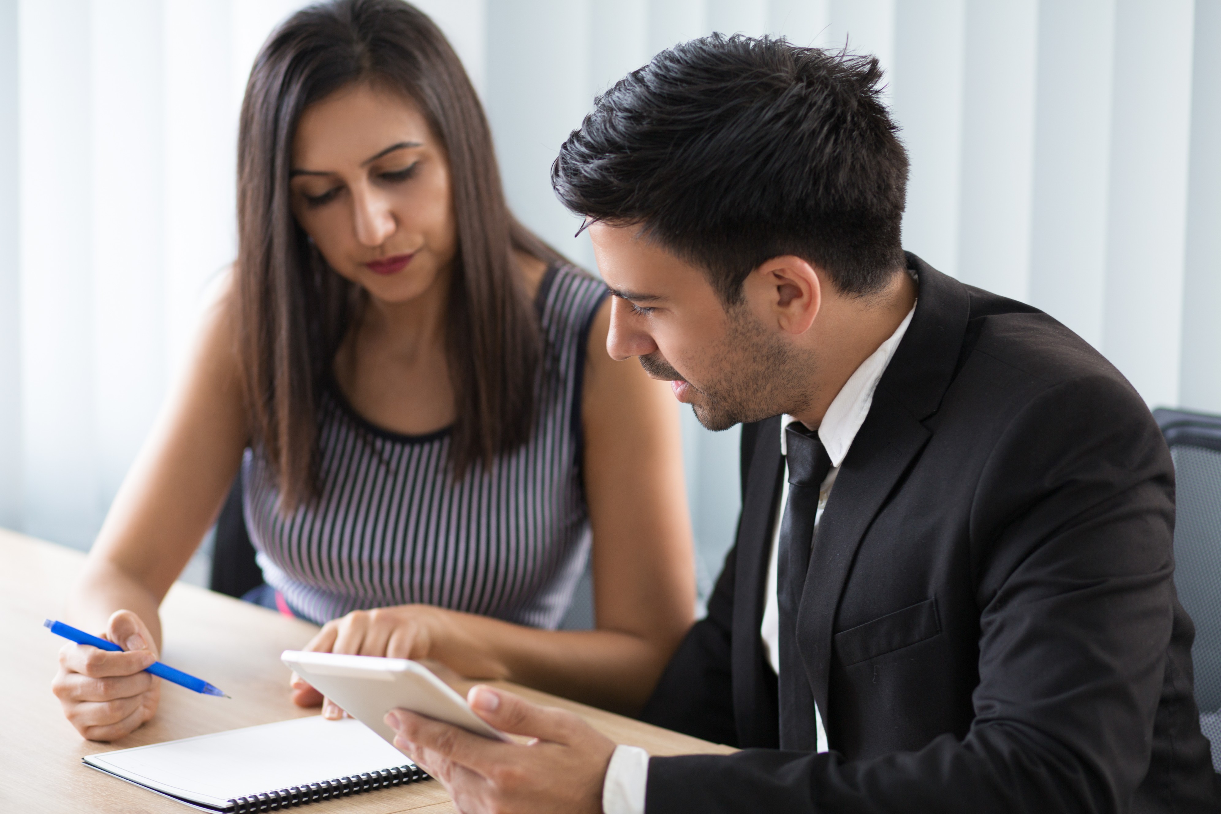7 Things You Must Know Before Hiring a Divorce Lawyer