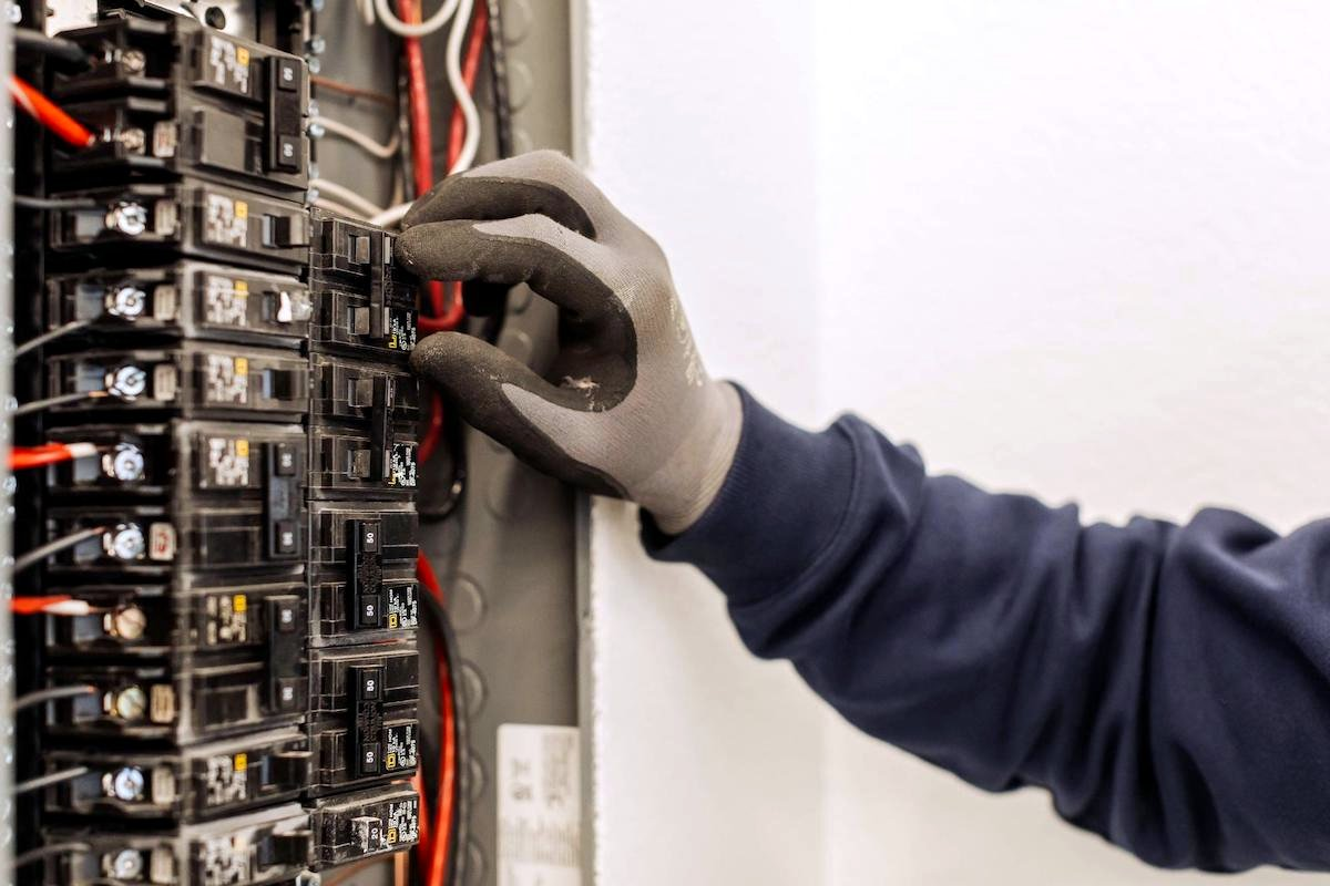Benefits Of Upgrading Electrical Panel In Phoenix For Multi-Unit Homes