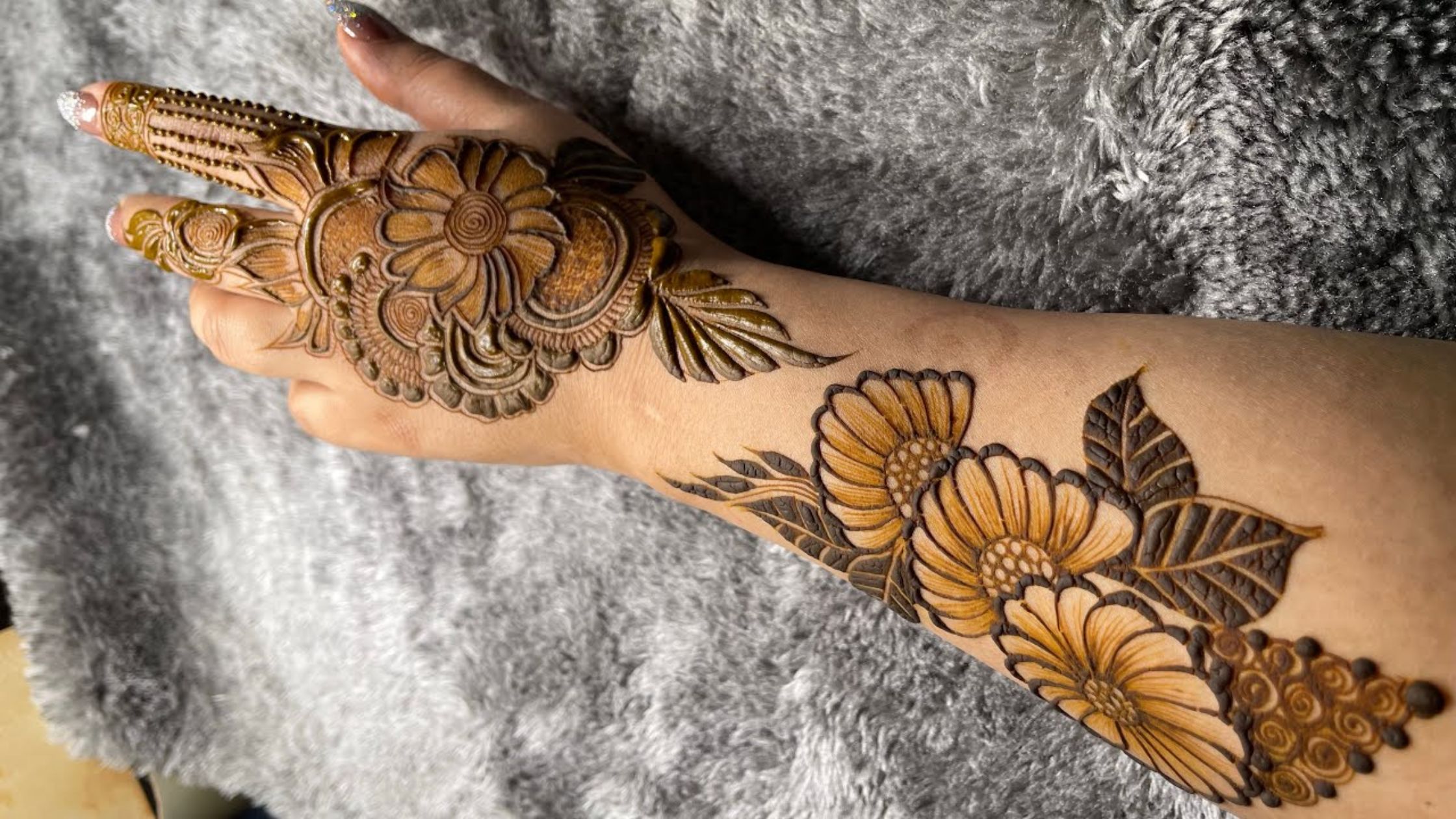 Can Henna Artist in Dubai Handle Large Events Well?