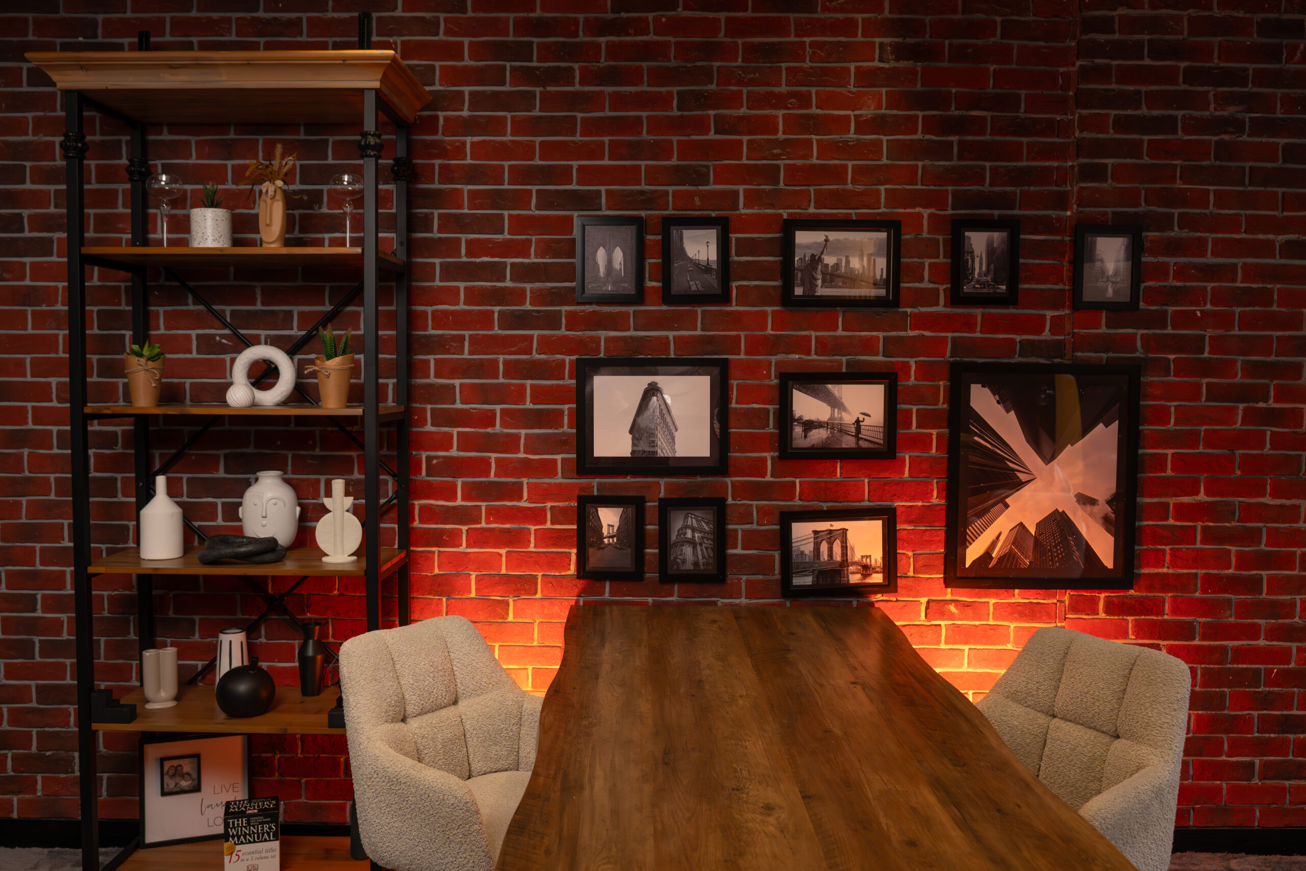 Alphacast: Transforming Podcasting in Dubai with Studio Innovation and Mobile Recording
