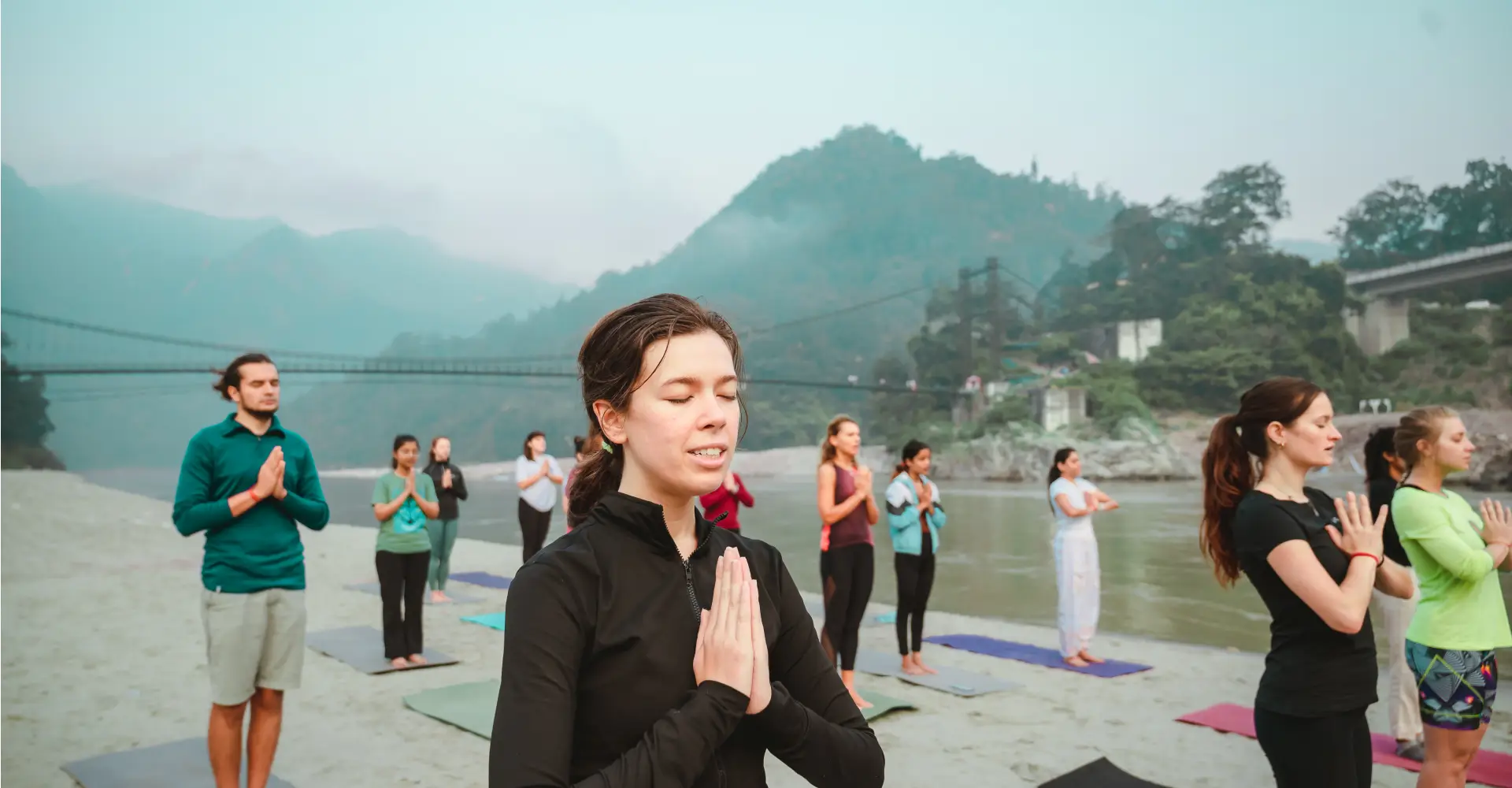 Yoga Ashram vs Modern Yoga School in Rishikesh: 7 Powerful Truths to Choose Your Perfect Path