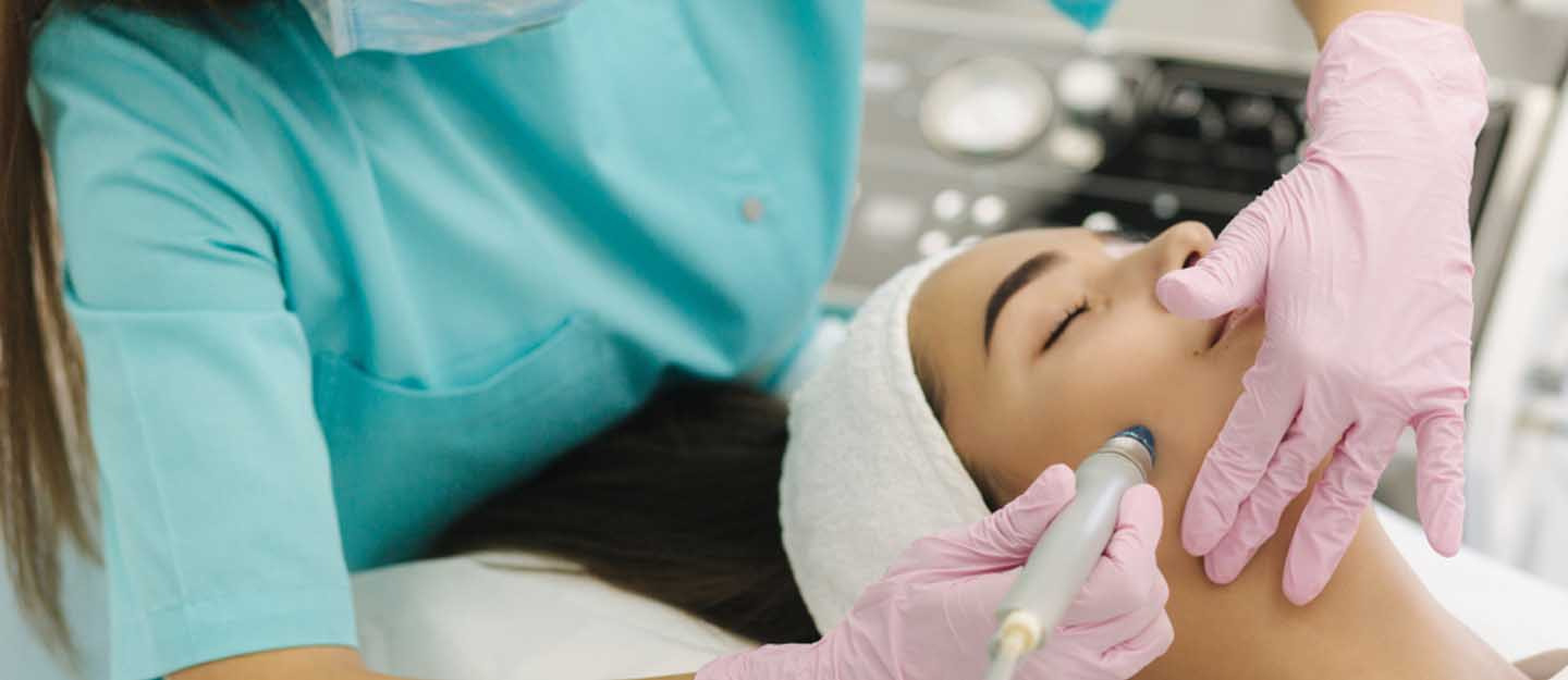 HydraFacial: The Best Way to Treat Acne Scars