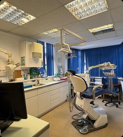 What Can a Dental Hygienist in Wimbledon Do for Your Oral Health?