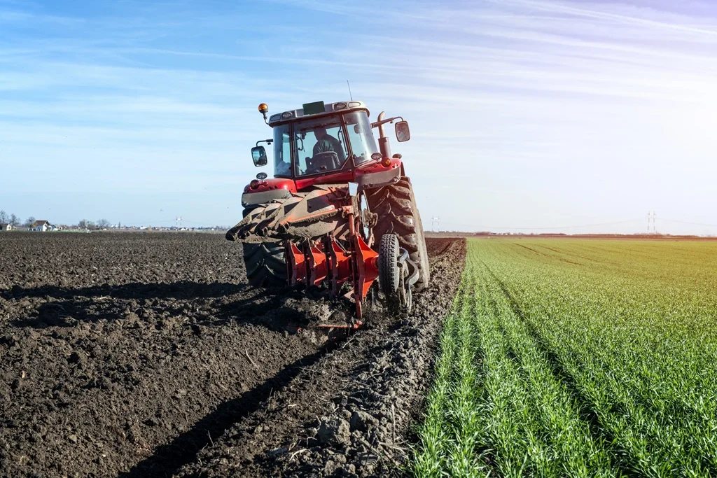 Discover the Hidden Secrets of an Old Tractor in Chhindwara: Farming like Never Before