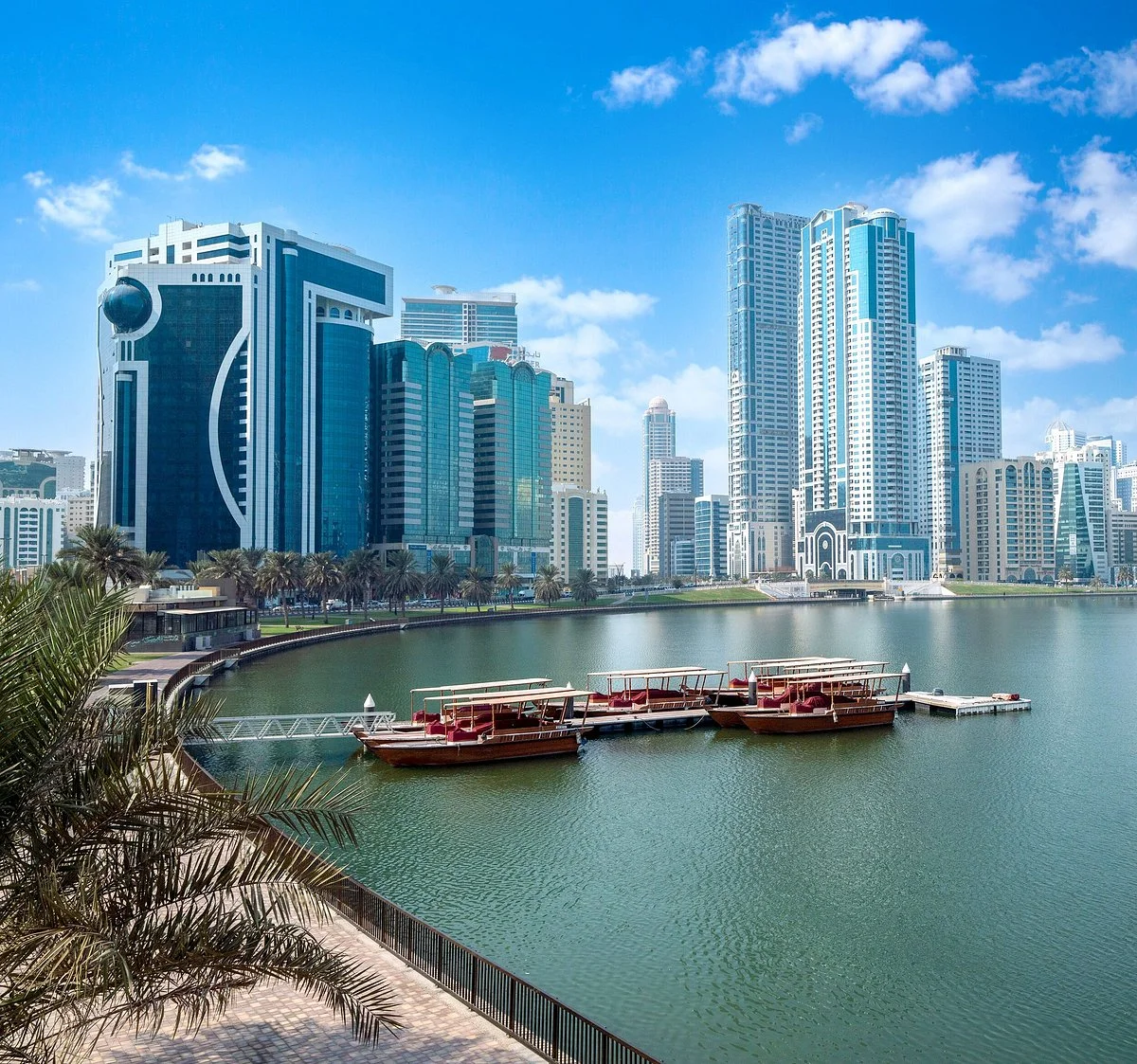 Business Consultants in Sharjah: Your Guide to Setting Up Smart, Not Just Cheap