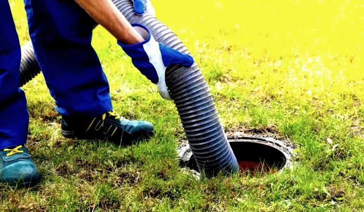 Can Septic Tank Pumping Garden City Park Reduce the Risk of Sewage Issues?