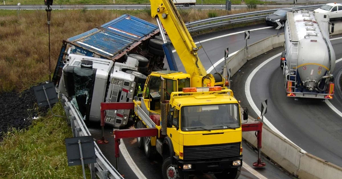 How Commercial Fleets Benefit From Professional Towing and Recovery Services