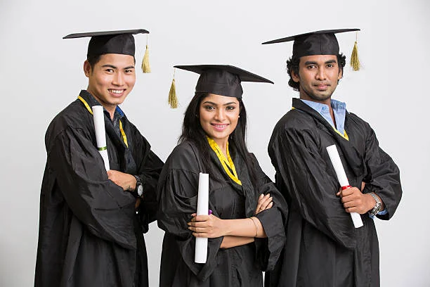 Integrated Law Course vs Traditional LLB: Which Option Offers Better Career Growth?