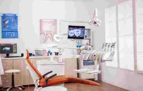 Do Dental Veneers Really Fix Common Smile Problems Well?