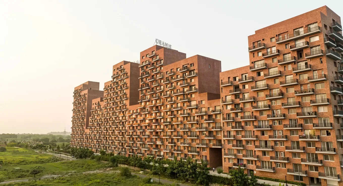 Gomti Nagar Extension's Oranje Castle: A Closer Look at Connectivity and Everyday Lifestyle