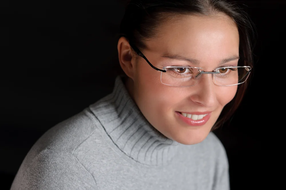 Why Do Screen Glasses Matter for Men Working Long Hours Online?