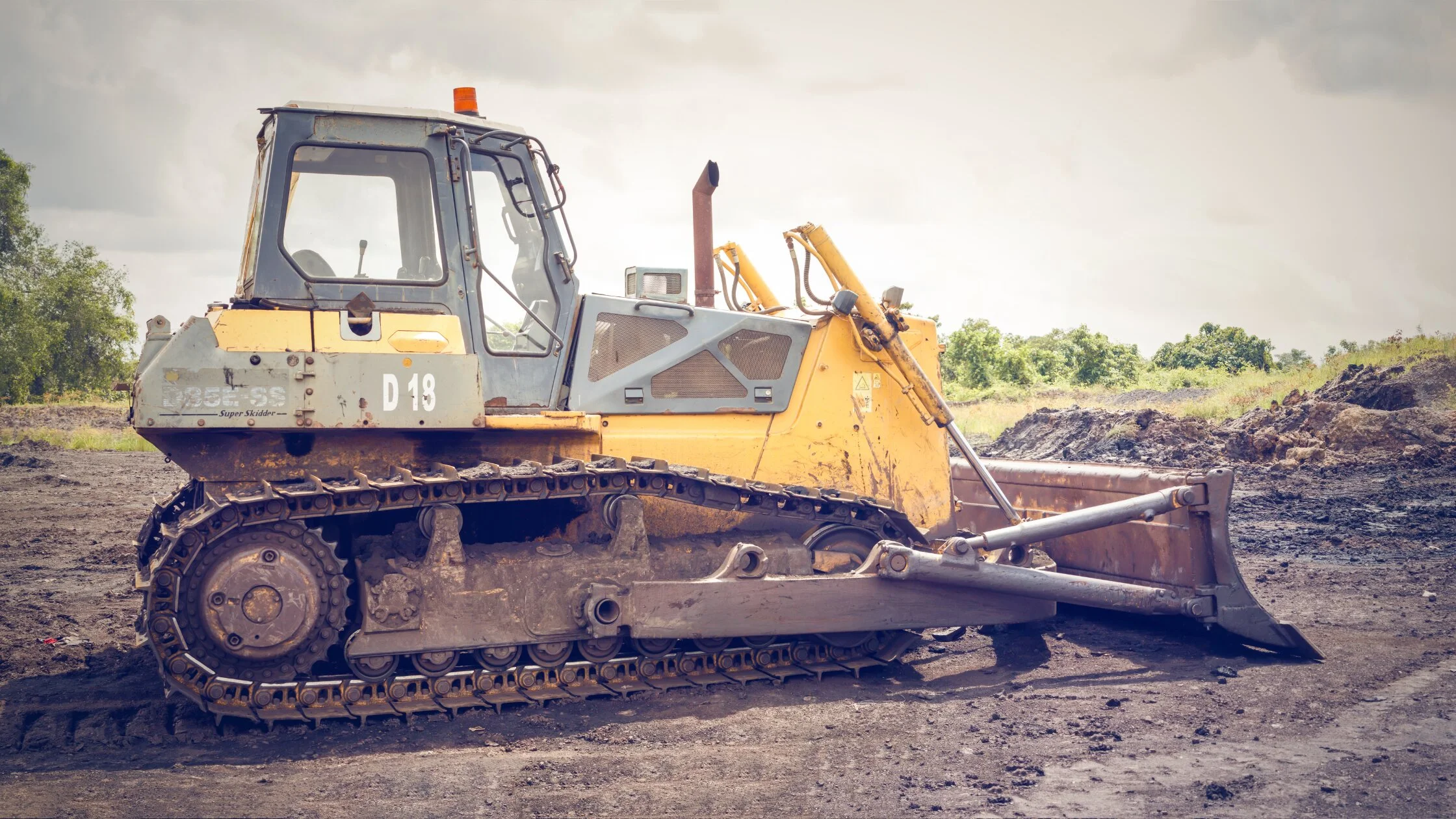 How Contractors Track Equipment Movement Across Active Jobsites