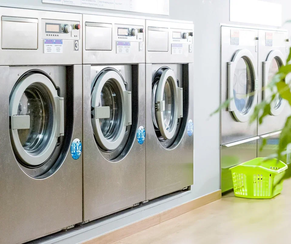 Choosing an AMC Partner for Commercial Laundry Operations in the UAE