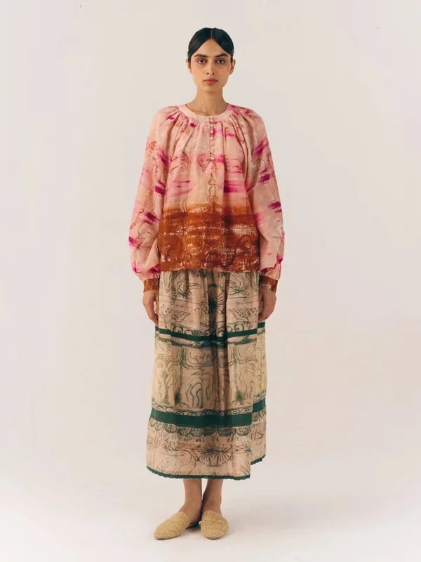 What to Wear with Printed Tops: Outfit Ideas for Women